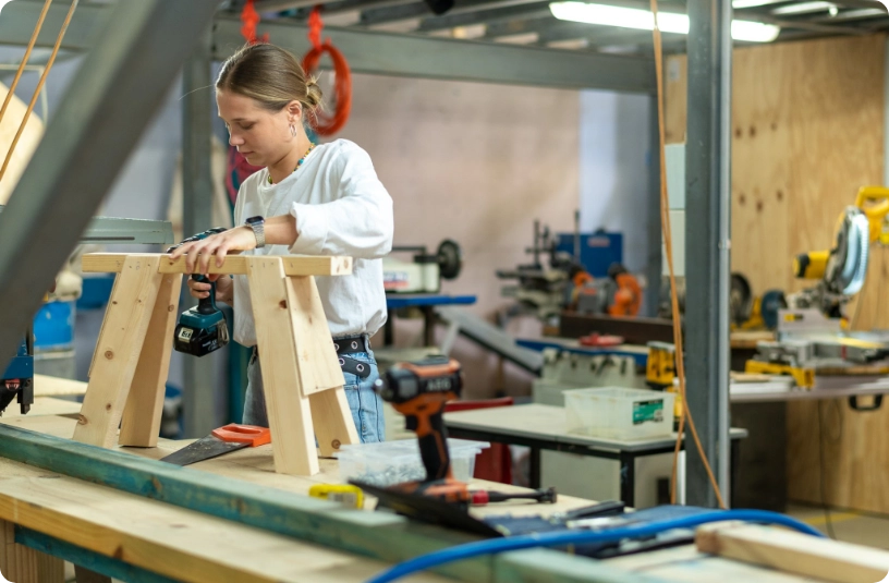 2.CARPENTRY-LADY-STUDENT-WORKING-WITH-TOOLS